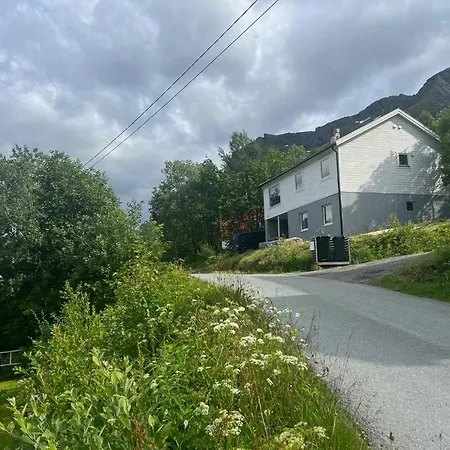 Feelsenja House
